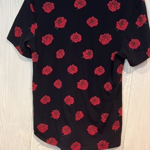 Guess SIZE M T SHIRT EITH EMBLEM - Picture 5 of 6